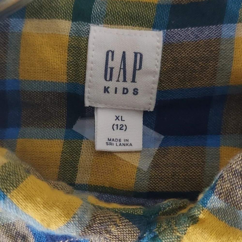 Gap Boy's XL button down roll tab Long Sleeve